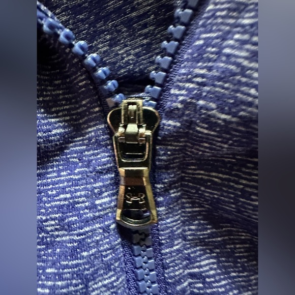 Under Armour Blue Sleeveless Zip-Up Vest- size Small - Picture 5 of 6